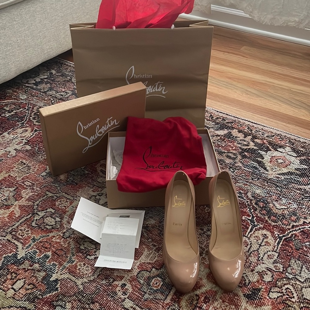 Christian Louboutin 39 Nude